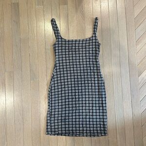 Black and white pattern stretch dress